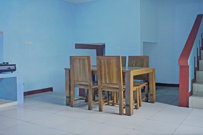 Imagen de los interiores del Hotel OYO 92997 Villa Hj Karnadi. Foto 20