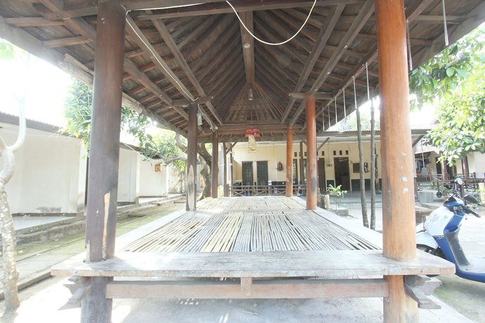 Imagen de los interiores del Hotel OYO 93002 Kost Gayus. Foto 12