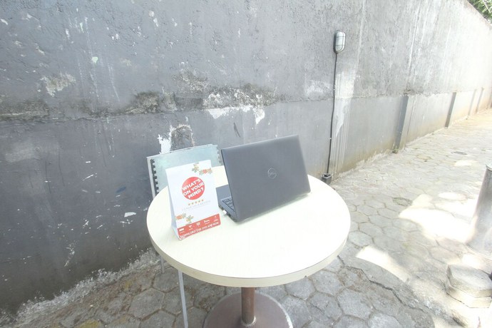 Imagen de los interiores del Hotel OYO 93002 Kost Gayus. Foto 15