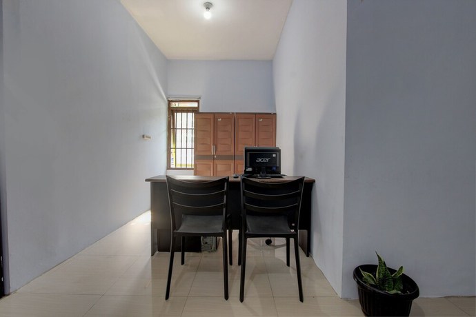 Imagen de los interiores del Hotel OYO 93012 Griya Kencana Asri Syariah. Foto 13