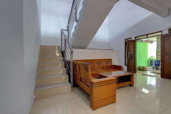 Imagen de los interiores del Hotel OYO 93012 Griya Kencana Asri Syariah. Foto 16
