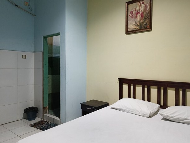 Imagen de la habitación del Hotel OYO 93046 Fortuna Parepare. Foto 5