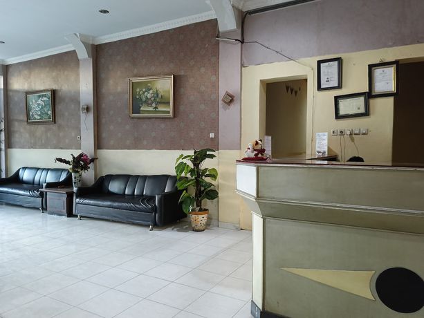 Imagen de los interiores del Hotel OYO 93046 Fortuna Parepare. Foto 16