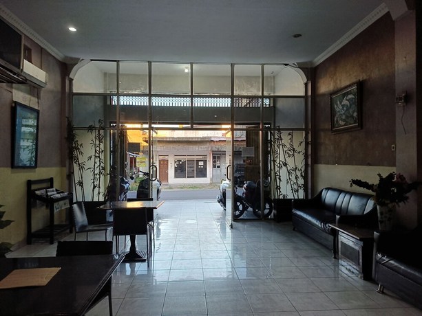 Imagen de los interiores del Hotel OYO 93046 Fortuna Parepare. Foto 18