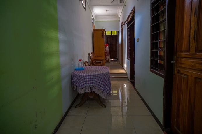 Imagen de los interiores del Hotel OYO 93069 Penginapan Sumber Rizki. Foto 15