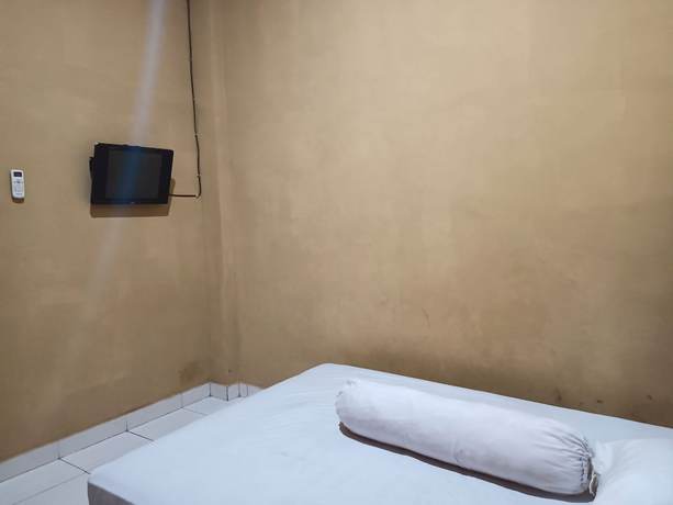 Imagen de la habitación del Hotel OYO 93073 Penginapan 69. Foto 3