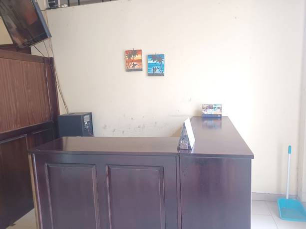 Imagen de los interiores del Hotel OYO 93073 Penginapan 69. Foto 7