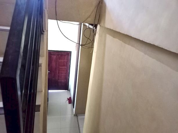 Imagen de los interiores del Hotel OYO 93073 Penginapan 69. Foto 8