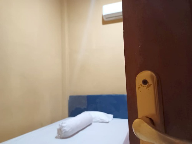 Imagen de la habitación del Hotel OYO 93073 Penginapan 69. Foto 4