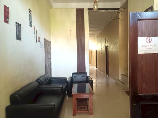 Imagen de los interiores del Hotel OYO 93073 Penginapan 69. Foto 17