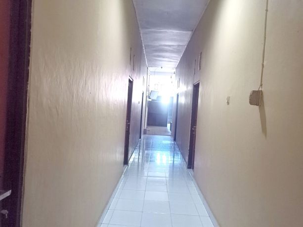 Imagen de los interiores del Hotel OYO 93073 Penginapan 69. Foto 18