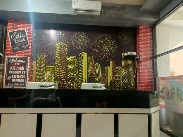 Imagen de los interiores del Hotel OYO 93090 Multi Plus Inn. Foto 12