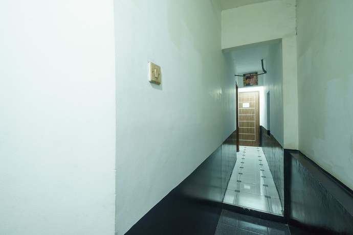 Imagen de los interiores del Hotel OYO 93134 Radom. Foto 11