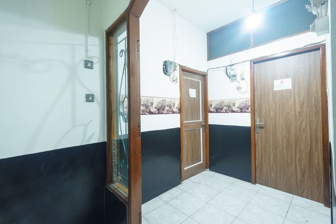 Imagen de los interiores del Hotel OYO 93134 Radom. Foto 13