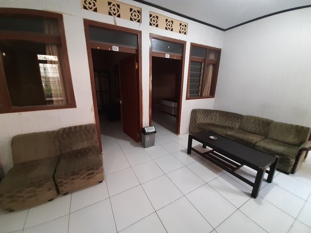 Imagen de los interiores del Hotel OYO 93135 Wisma Bayt Hikmah. Foto 20