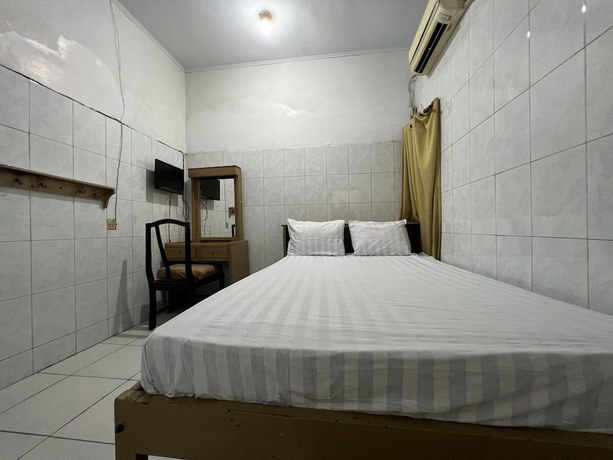 Imagen de la habitación del Hotel OYO 93137 Kost Maharaja. Foto 4