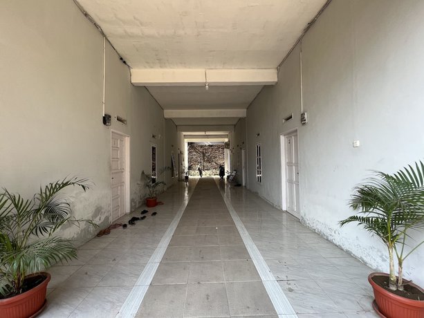 Imagen de los interiores del Hotel OYO 93137 Kost Maharaja. Foto 19