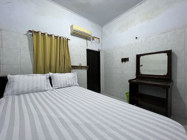 Imagen de la habitación del Hotel OYO 93137 Kost Maharaja. Foto 7