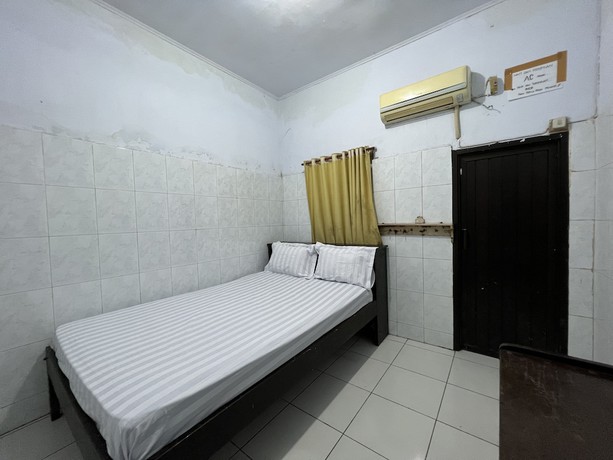 Imagen de la habitación del Hotel OYO 93137 Kost Maharaja. Foto 8
