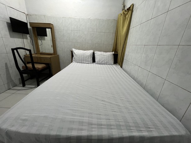 Imagen de la habitación del Hotel OYO 93137 Kost Maharaja. Foto 13