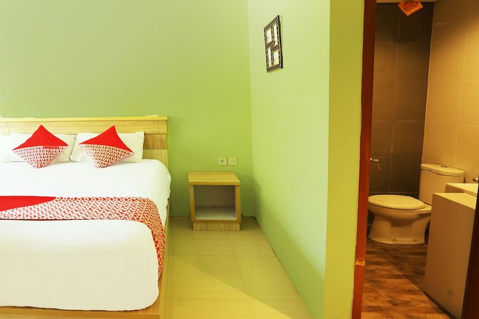 Imagen de la habitación del Hotel OYO 93145 Pondok Alam Syariah, Depok. Foto 5