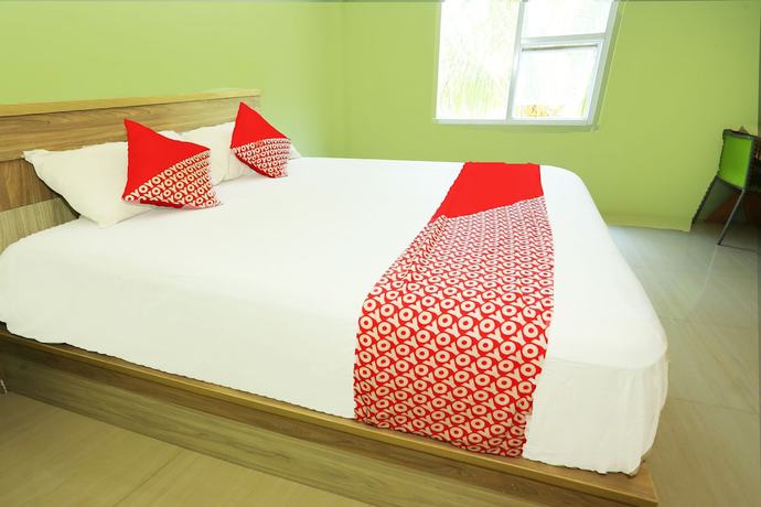 Imagen de la habitación del Hotel OYO 93145 Pondok Alam Syariah, Depok. Foto 10