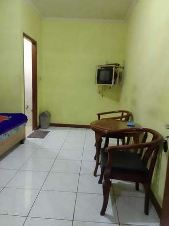 Imagen de la habitación del Hotel OYO 93146 Lamin Indah. Foto 7