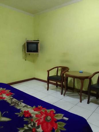 Imagen de la habitación del Hotel OYO 93146 Lamin Indah. Foto 9