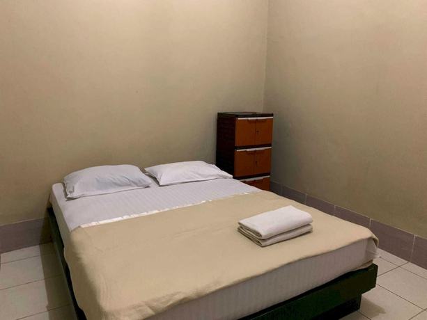 Imagen de la habitación del Hotel OYO 93165 Nur Homestay Syariah. Foto 2
