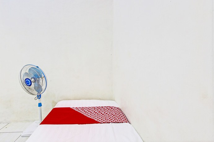 Imagen de la habitación del Hotel OYO 93208 Guest House Cemara 2. Foto 11