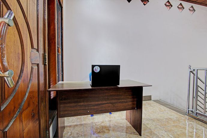 Imagen de los interiores del Hotel OYO 93209 Guest House Cemara 3. Foto 16