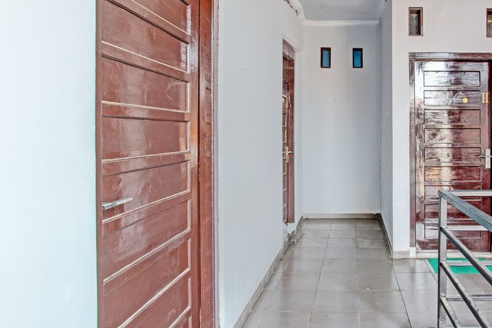 Imagen de los interiores del Hotel OYO 93209 Guest House Cemara 3. Foto 19