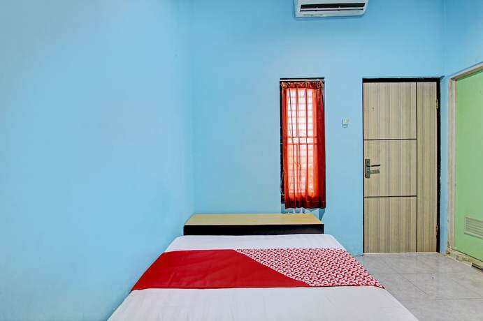 Imagen de la habitación del Hotel OYO 93209 Guest House Cemara 3. Foto 12