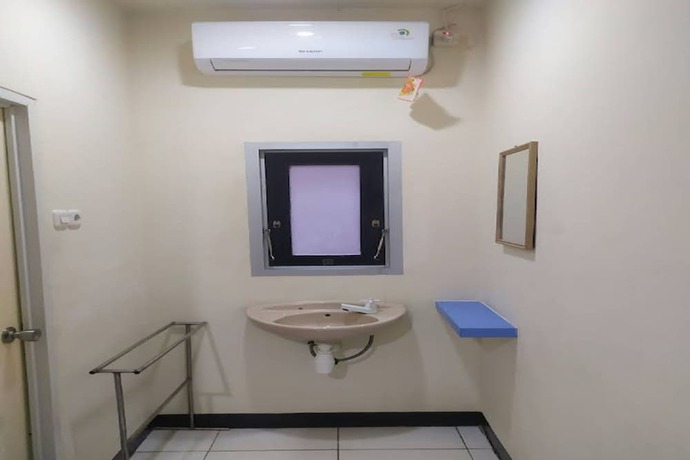 Imagen de la habitación del Hotel OYO 93246 Kanditha Homestay. Foto 6