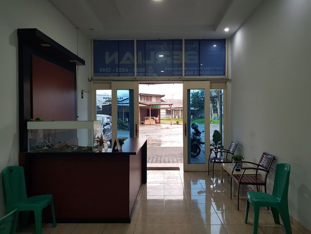 Imagen de los interiores del Hotel OYO 93264 Penginapan Syari\'ah Berlian. Foto 17