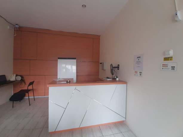 Imagen de los interiores del Hotel OYO 93274 Oren Home Bekasi. Foto 7