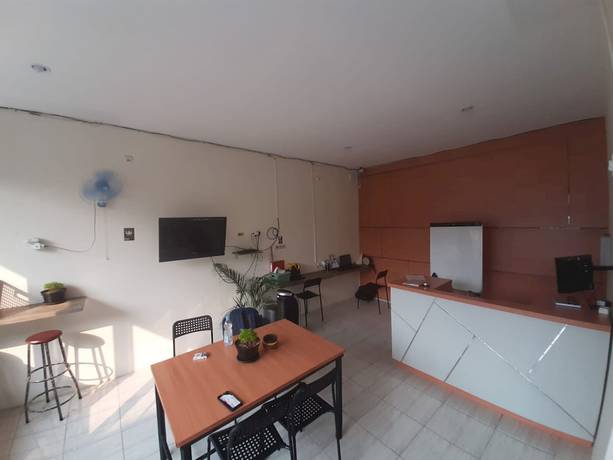 Imagen de los interiores del Hotel OYO 93274 Oren Home Bekasi. Foto 8