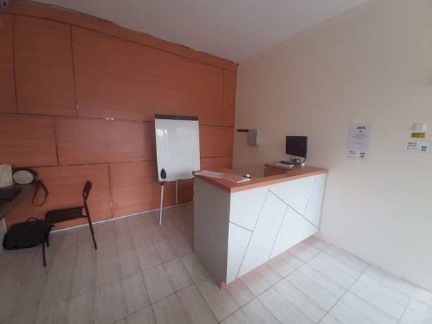 Imagen de los interiores del Hotel OYO 93274 Oren Home Bekasi. Foto 15