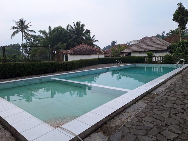 Imagen de los interiores del Hotel OYO 93280 Villa Efita. Foto 8