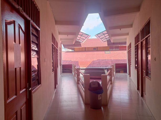 Imagen de los interiores del Hotel OYO 93303 Lourdes Blessing Hill. Foto 7