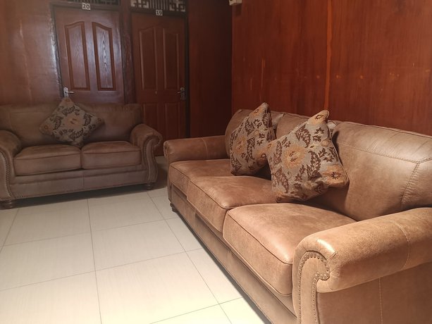 Imagen de los interiores del Hotel OYO 93303 Lourdes Blessing Hill. Foto 10