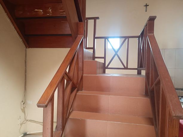 Imagen de los interiores del Hotel OYO 93303 Lourdes Blessing Hill. Foto 18