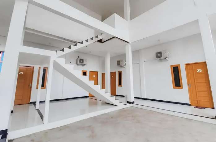 Imagen de los interiores del Hotel OYO 93306 Homestay Permana Supadio Airport. Foto 8