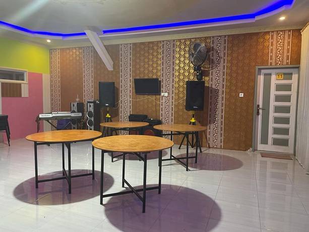 Imagen de los interiores del Hotel OYO 93308 Lima Saudara Syariah. Foto 12