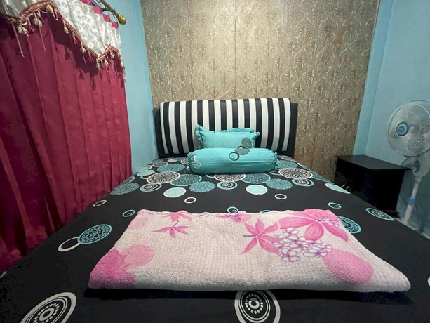 Imagen de la habitación del Hotel OYO 93308 Lima Saudara Syariah. Foto 1