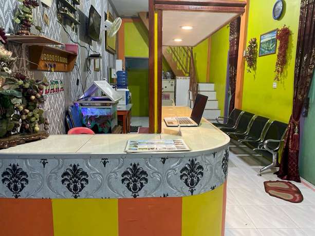 Imagen de los interiores del Hotel OYO 93308 Lima Saudara Syariah. Foto 16
