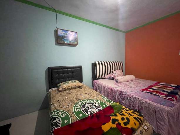Imagen de la habitación del Hotel OYO 93308 Lima Saudara Syariah. Foto 3