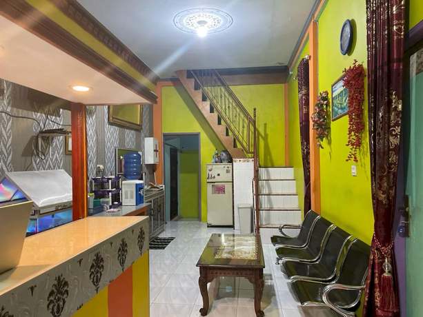 Imagen de los interiores del Hotel OYO 93308 Lima Saudara Syariah. Foto 17