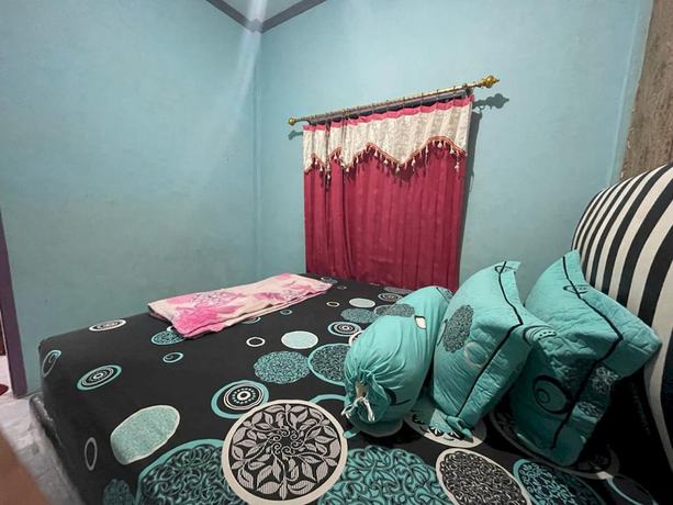 Imagen de la habitación del Hotel OYO 93308 Lima Saudara Syariah. Foto 9