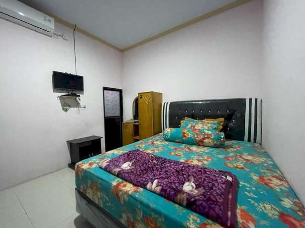 Imagen de la habitación del Hotel OYO 93308 Lima Saudara Syariah. Foto 11